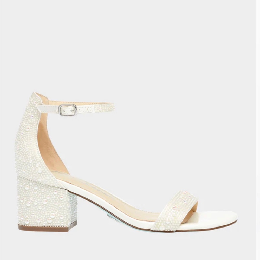 White Betsey Johnson Pearl Mari 2.5 inch heel. Worn once. 8.5.